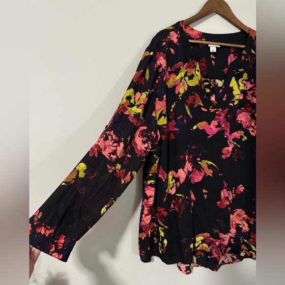 Ava & Viv - Floral Floral Blouse - Picture 2 of 5